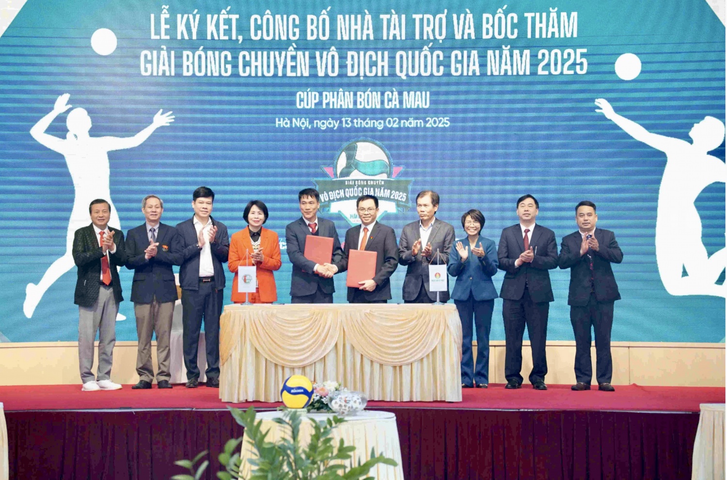 Phân bón Cà Mau là nhà tài trợ kim cương giải bóng chuyền vô địch Quốc gia 2025
