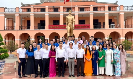 Đảng bộ PQPOC: Kết nạp đảng viên mới tại nơi Bác Hồ ra đi tìm đường cứu nước