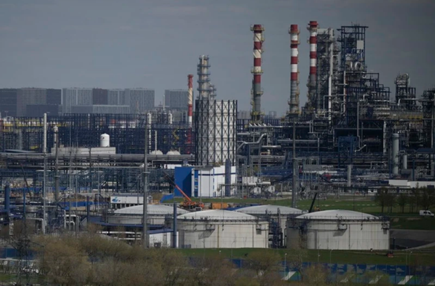 Nga tiếp tục gia hạn lệnh cấm xuất khẩu xăng dầu