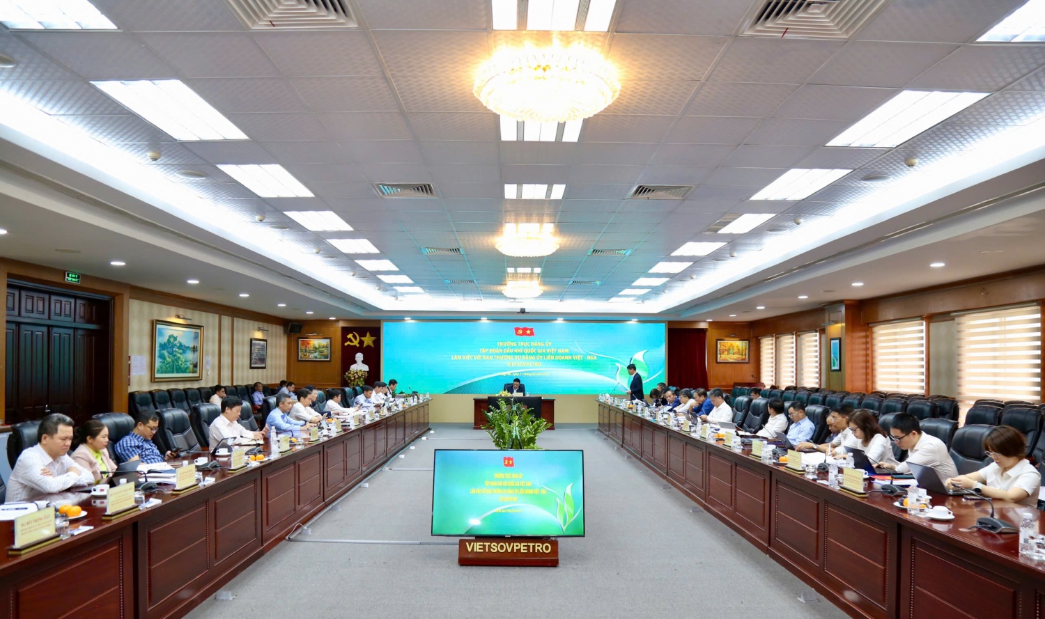 Toàn cảnh buổi làm việc.