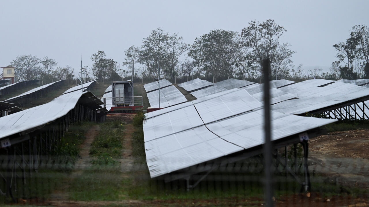 Cuba làm gì để thoát khỏi khủng hoảng điện?