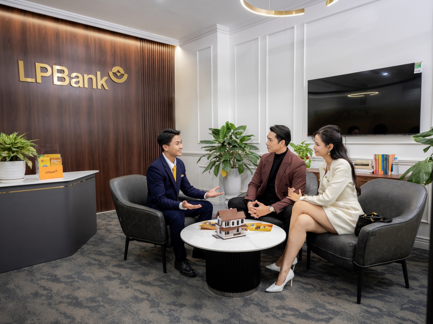 Ngân hàng Lộc Phát (LPBank) tiếp sức giấc mơ mua nhà của các gia đình trẻ với gói vay chỉ từ 3,88%