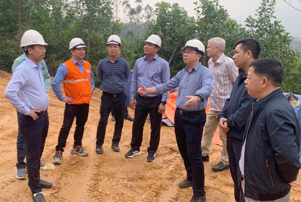 Tập trung nguồn lực, đẩy nhanh tiến độ Dự án đường dây 220kV Huội Quảng - Nghĩa Lộ - Việt Trì