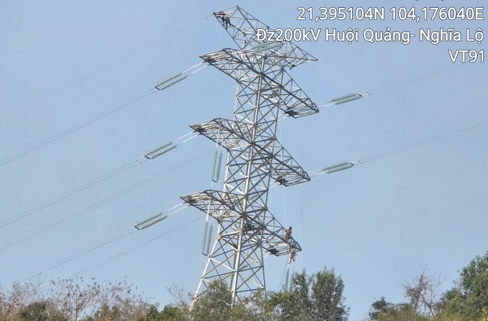 Tập trung nguồn lực, đẩy nhanh tiến độ Dự án đường dây 220kV Huội Quảng - Nghĩa Lộ - Việt Trì