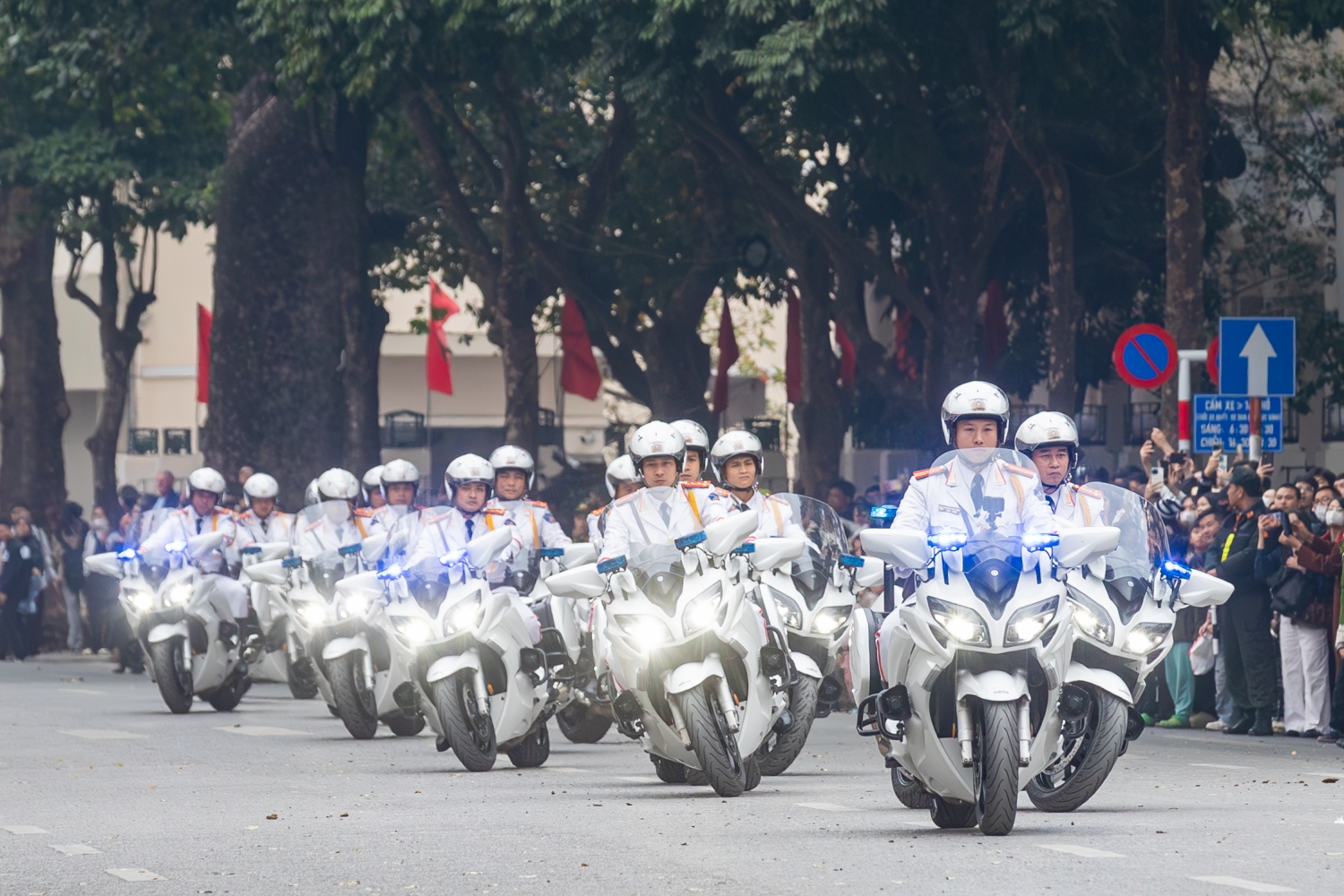 Hà Nội: Mãn nhãn màn trình diễn của lực lượng Công an tại phố đi bộ Hồ Gươm