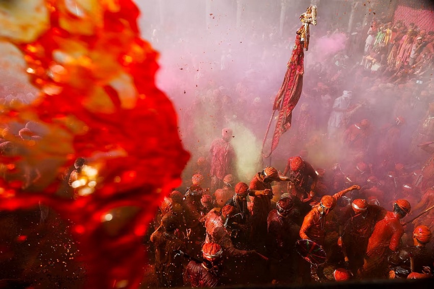 Đắm chìm vào sắc màu lễ hội Holi ở Ấn Độ