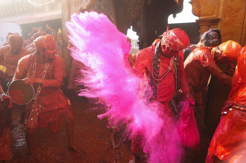 Đắm chìm vào sắc màu lễ hội Holi ở Ấn Độ