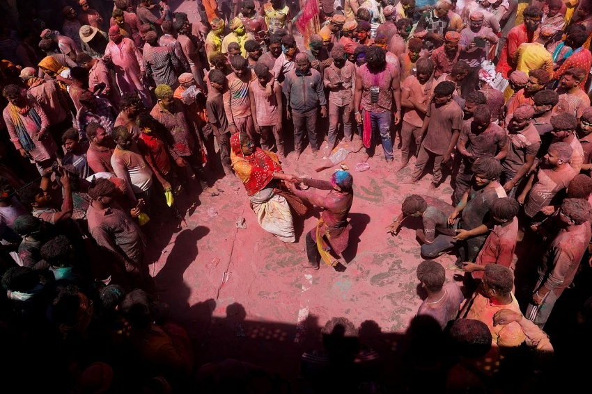 Đắm chìm vào sắc màu lễ hội Holi ở Ấn Độ