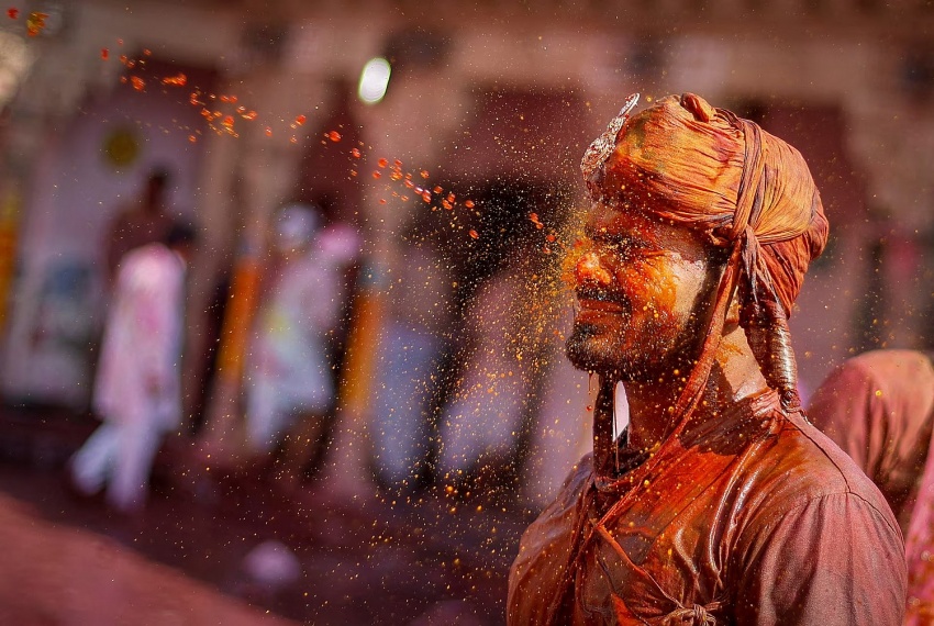 Đắm chìm vào sắc màu lễ hội Holi ở Ấn Độ
