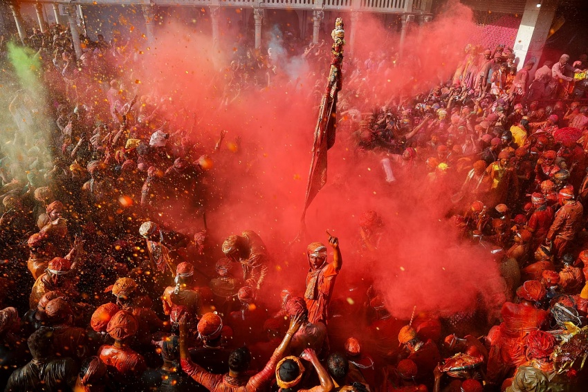 Đắm chìm vào sắc màu lễ hội Holi ở Ấn Độ