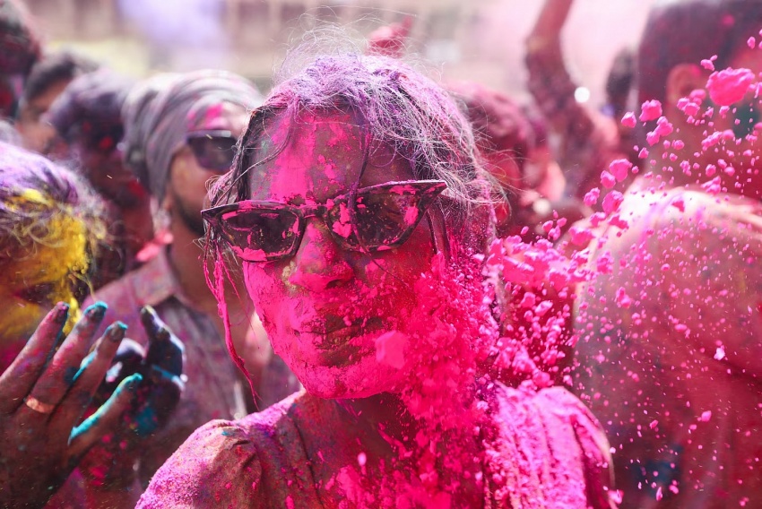 Đắm chìm vào sắc màu lễ hội Holi ở Ấn Độ