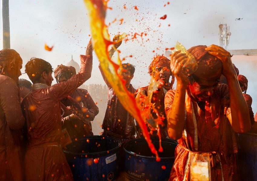 Đắm chìm vào sắc màu lễ hội Holi ở Ấn Độ