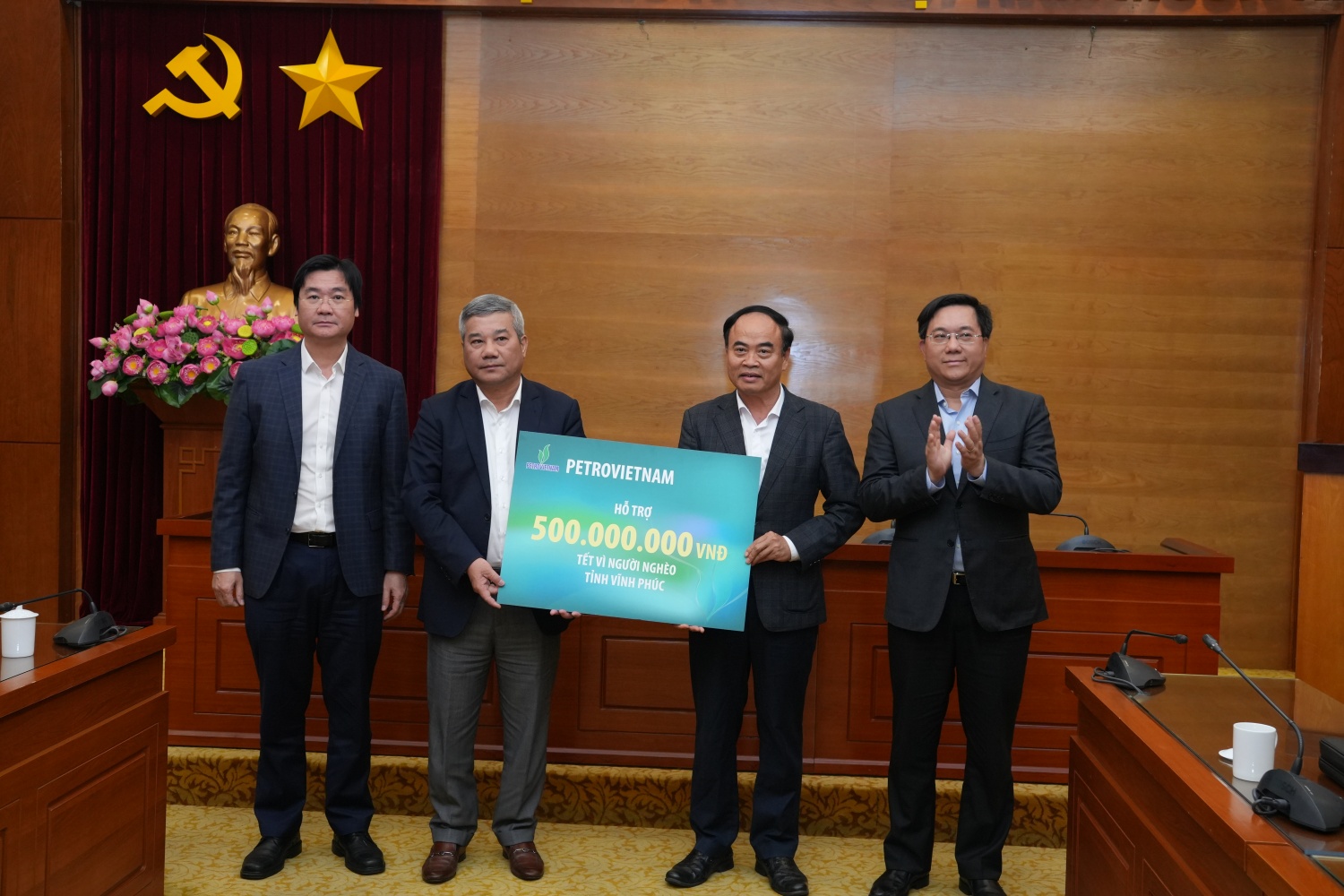 Petrovietnam trao hỗ trợ 500 triệu đồng