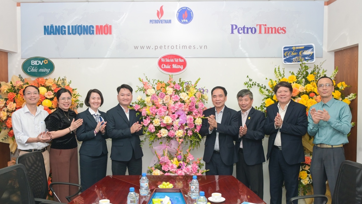 Lãnh đạo Hội Dầu khí Việt Nam chúc mừng Tạp chí Năng lượng Mới - PetroTimes nhân kỷ niệm 14 năm Ngày ra số đầu tiên