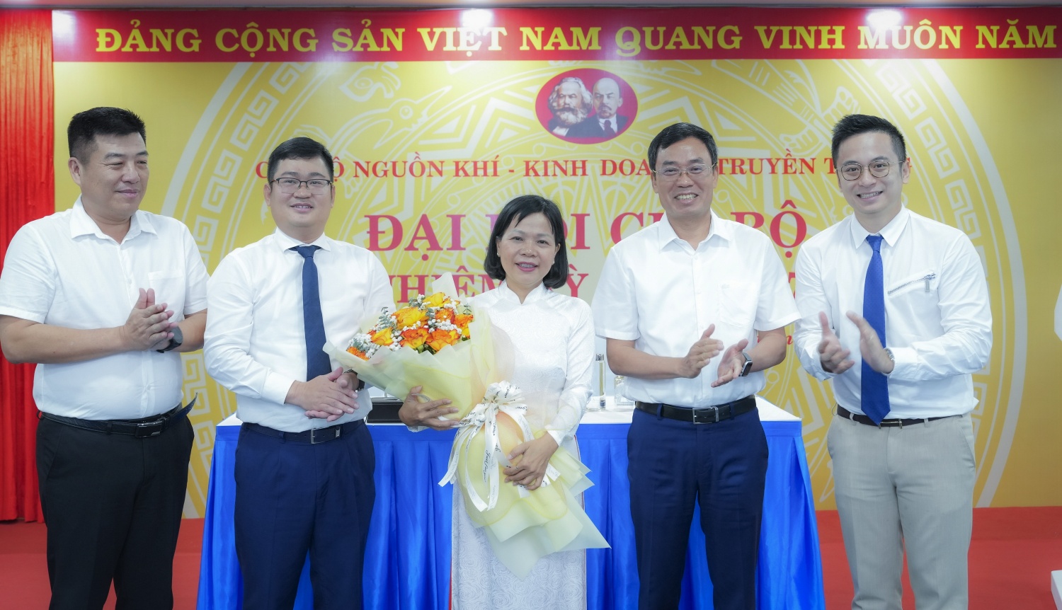 Hình 3: Ra mắt Chi ủy nhiệm kỳ 2025-2027 có đồng chí Bí thư là nữ lãnh đạo
