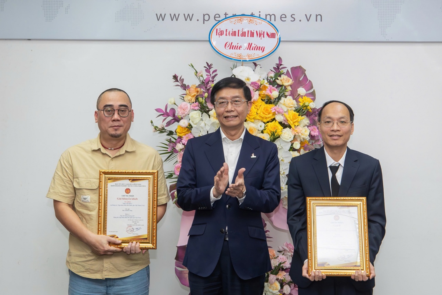 Tạp chí Năng lượng Mới - PetroTimes nhận giải Giải Búa liềm vàng Khối Doanh nghiệp Trung ương năm 2024