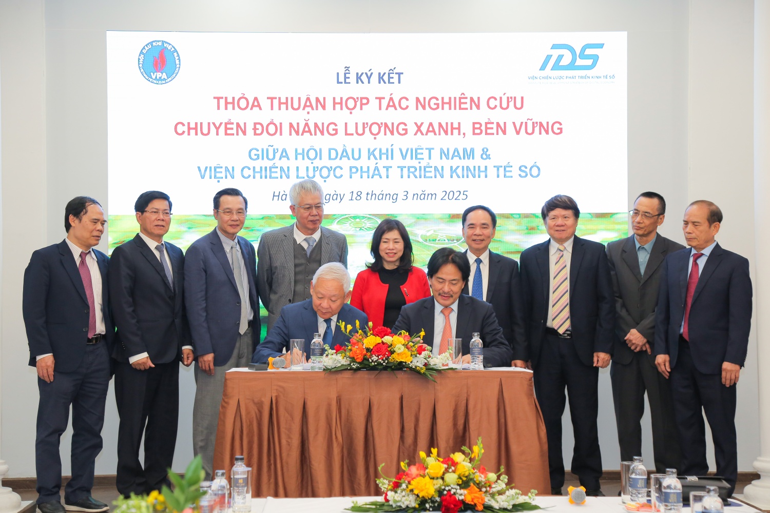 Hội Dầu khí Việt Nam tăng cường hợp tác nghiên cứu chuyển đổi năng lượng xanh, bền vững