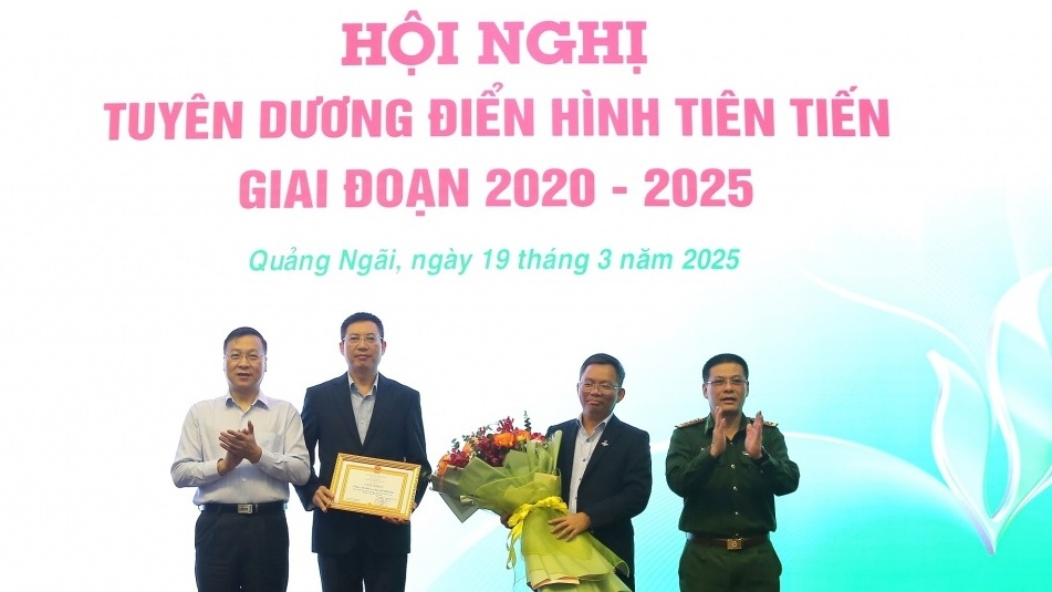 BSR tuyên dương điển hình tiên tiến và chào mừng mốc 50 triệu giờ công an toàn