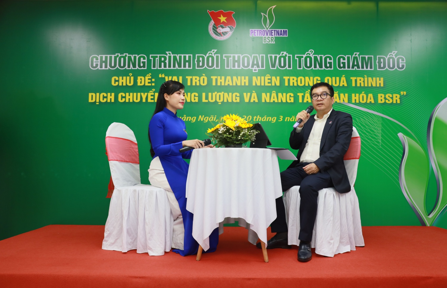 Tổng Giám đốc BSR Nguyễn Việt Thắng trao đổi, chia sẻ với các bạn đoàn viên thanh niên.