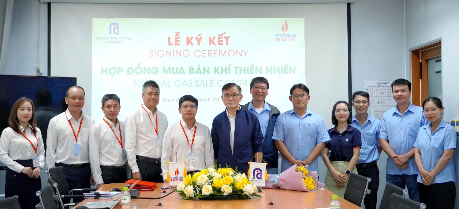 Đại diện PV GAS CNG và FEPV tại buổi kí kết Hợp đồng mua bán khí thiên nhiên
