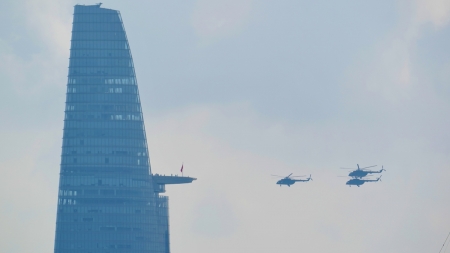 Ngắm trực thăng, tiêm kích diễn tập trên bầu trời TP HCM