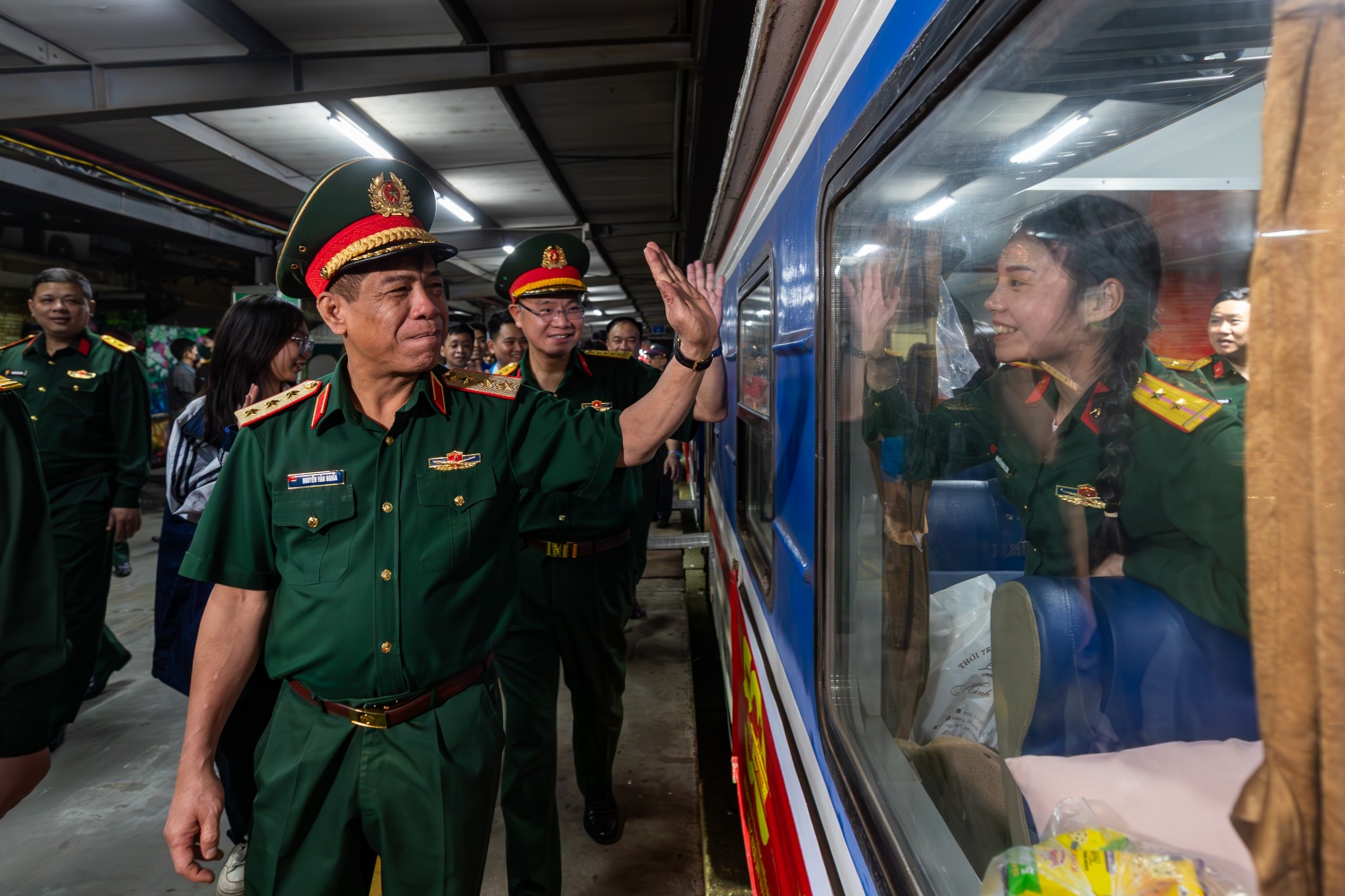 Quân đội cơ động vào Nam, sẵn sàng tham gia lễ kỷ niệm 30/4