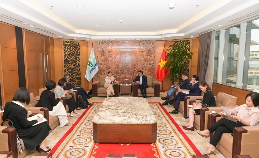 Petrovietnam Chairman Le Manh Hung welcomes Enterprise Singapore leadership Petrovietnam Chairman Le Manh Hung welcomes Enterprise Singapore leadership