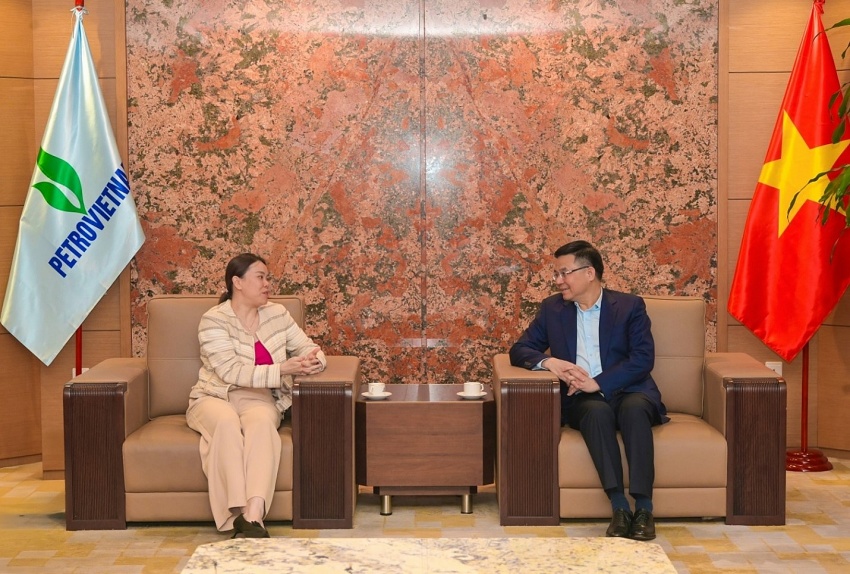 Petrovietnam Chairman Le Manh Hung welcomes Enterprise Singapore leadership Petrovietnam Chairman Le Manh Hung welcomes Enterprise Singapore leadership