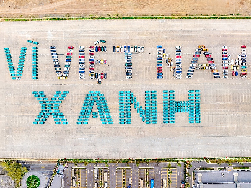 Gần 400 xe điện VinFast lập kỷ lục xếp chữ “Vì Việt Nam Xanh” tại Ngày Hội Xanh 2025