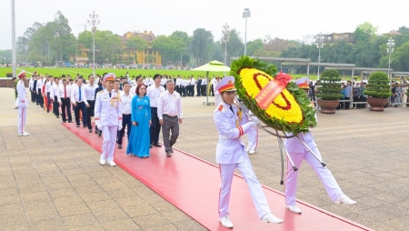[Chùm ảnh] Chuỗi hoạt động ý nghĩa trước thềm Lễ phát động Tháng Công nhân, Tháng hành động về ATVSLĐ năm 2025
