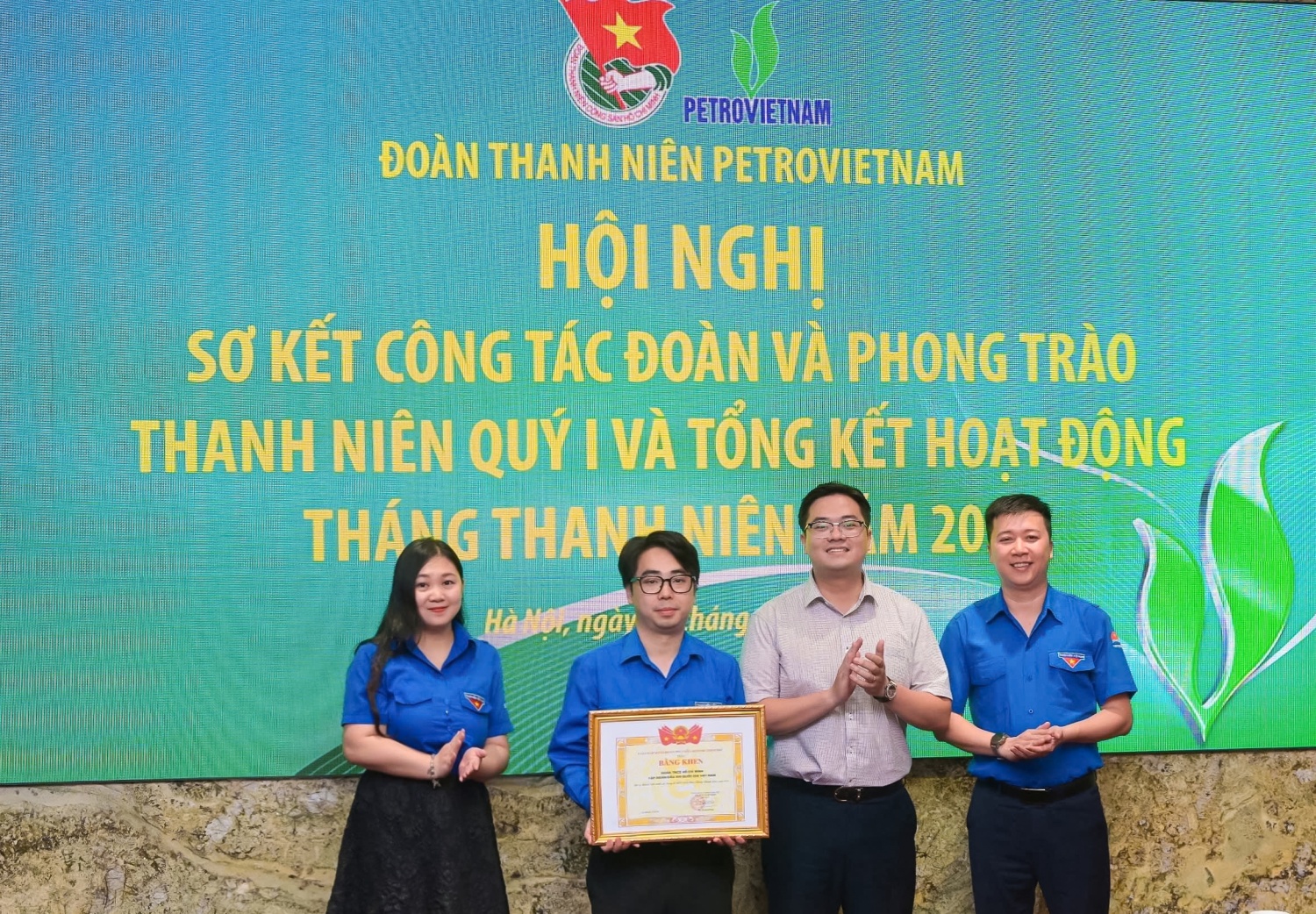 Ban Chấp hành Đoàn Thanh niên Chính phủ trao tặng Đoàn Thanh niên Petrovietnam bằng khen vì Các sự kiện nổi bật của Petrovietnam trong tuần từ ngày 21/4 đến ngày 27/4/2025