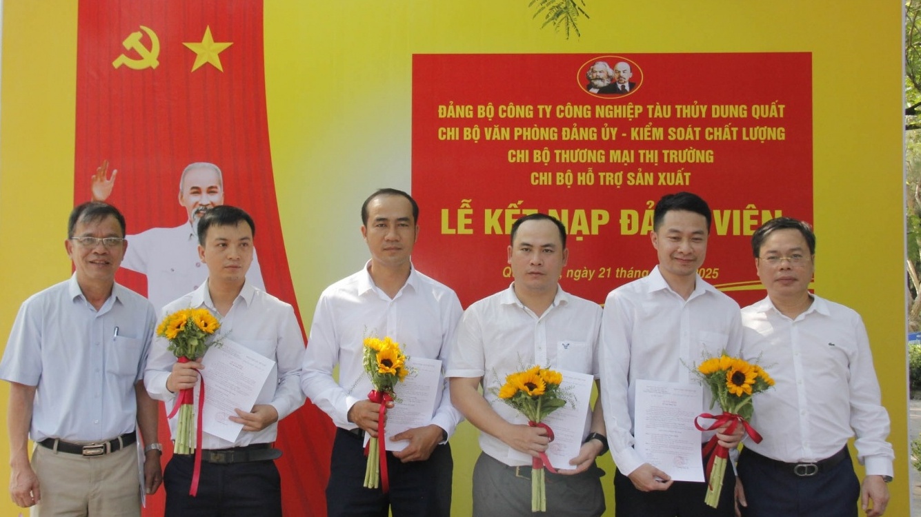 DQS tổ chức Lễ kết nạp đảng viên mới tại Nghĩa trang liệt sĩ Quốc gia Trường Sơn