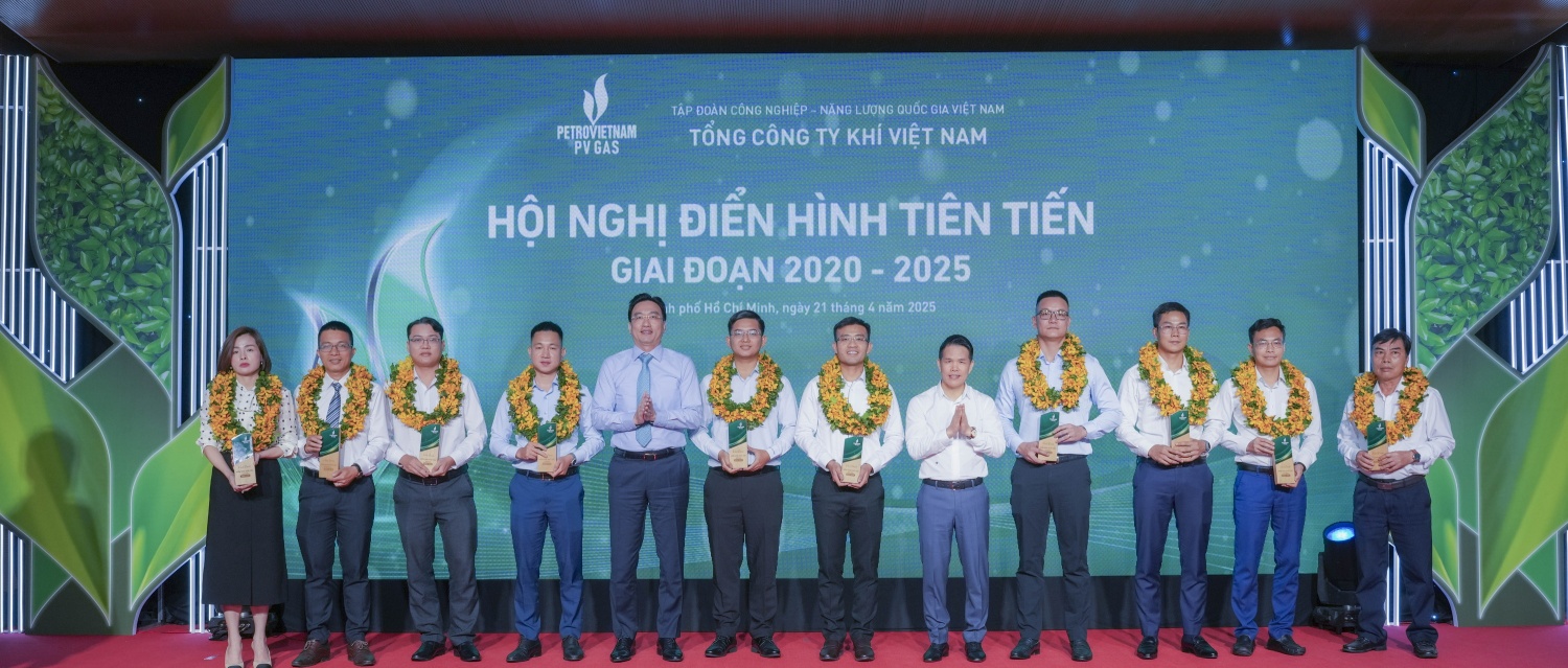 uyên dương 5 tập thể và 10 cá nhân tiêu biểu có thành tích xuất sắc trong các phong trào thi đua giai đoạn 2020 - 2025 