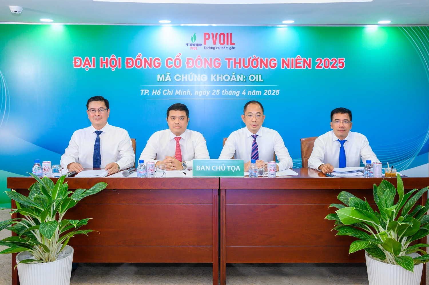Ban Chủ tọa điều hành đại hội