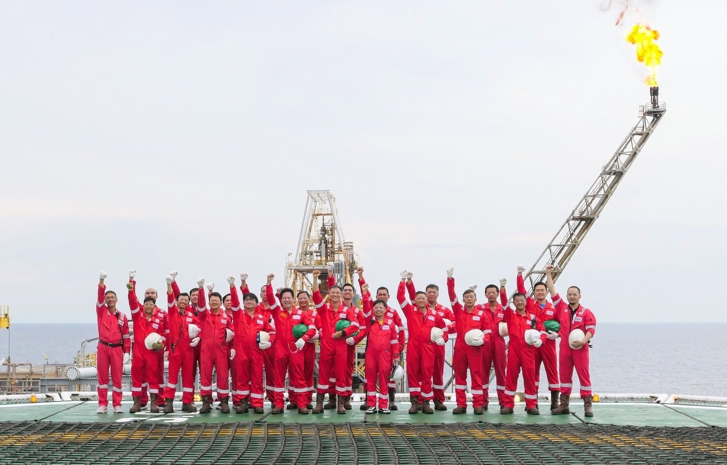 Người lao động Petrovietnam thi đua phấn đấu hoàn thành vượt mức các chỉ tiêu nghị quyết Đại hội Đảng bộ các cấp nhiệm kỳ 2020-2025. Người lao động Petrovietnam thi đua phấn đấu hoàn thành vượt mức các chỉ tiêu nghị quyết Đại hội Đảng bộ các cấp nhiệm kỳ 2020-2025.
