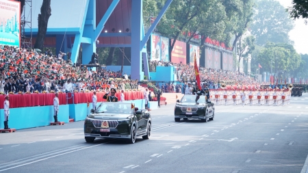 Lễ diễu binh, diễu hành kỷ niệm 50 năm thống nhất đất nước