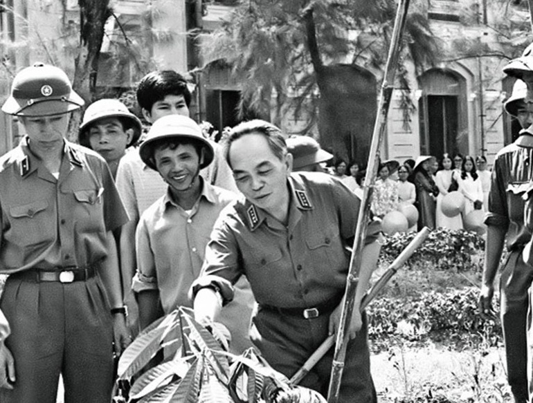 Trần Tuấn - Người nghệ sĩ 35 năm chụp ảnh Đại tướng Võ Nguyên Giáp