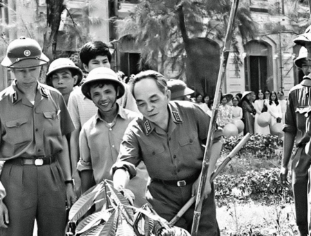Trần Tuấn - Người nghệ sĩ 35 năm chụp ảnh Đại tướng Võ Nguyên Giáp