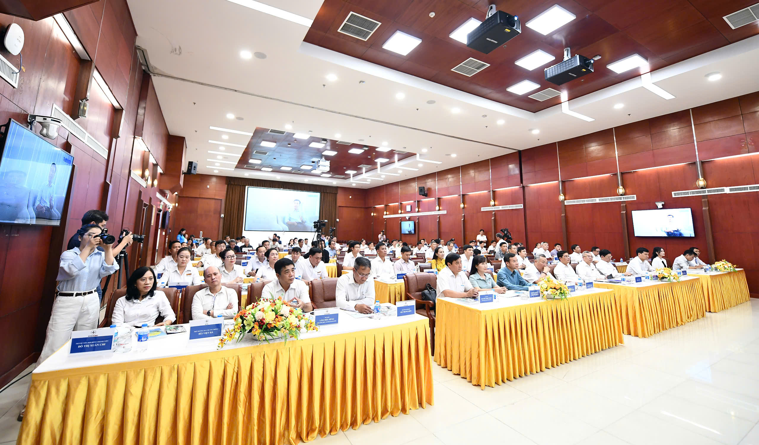 Cuộc thi viết 'Tiết kiệm điện thành thói quen' năm 2025: Tổng giải thưởng 130 triệu đồng; phong phú chủ đề, cách thể hiện- Ảnh 10.
