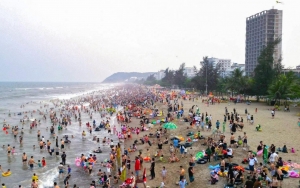 Nhiều bãi biển tại Thanh Hóa "thất thủ" dịp nghỉ lễ