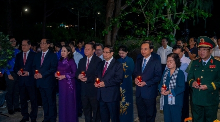 Lễ thắp nến tri ân tại Nghĩa trang Hàng Dương: Khắc ghi công ơn các Anh hùng liệt sĩ