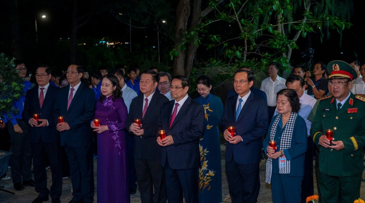 Lễ thắp nến tri ân tại Nghĩa trang Hàng Dương: Khắc ghi công ơn các Anh hùng liệt sĩ