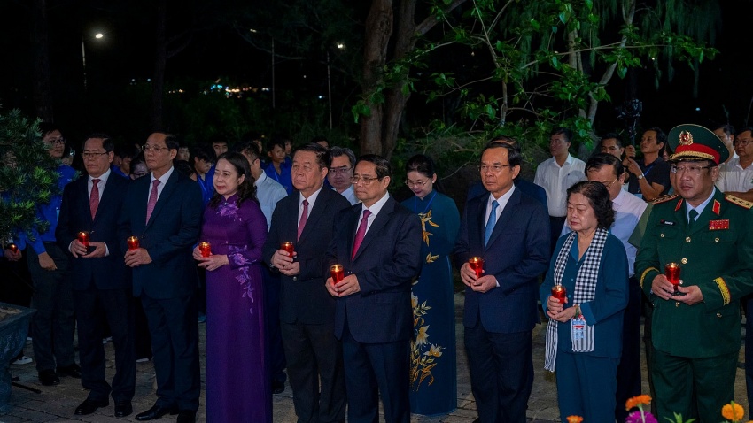 Lễ thắp nến tri ân tại Nghĩa trang Hàng Dương: Khắc ghi công ơn các Anh hùng liệt sĩ