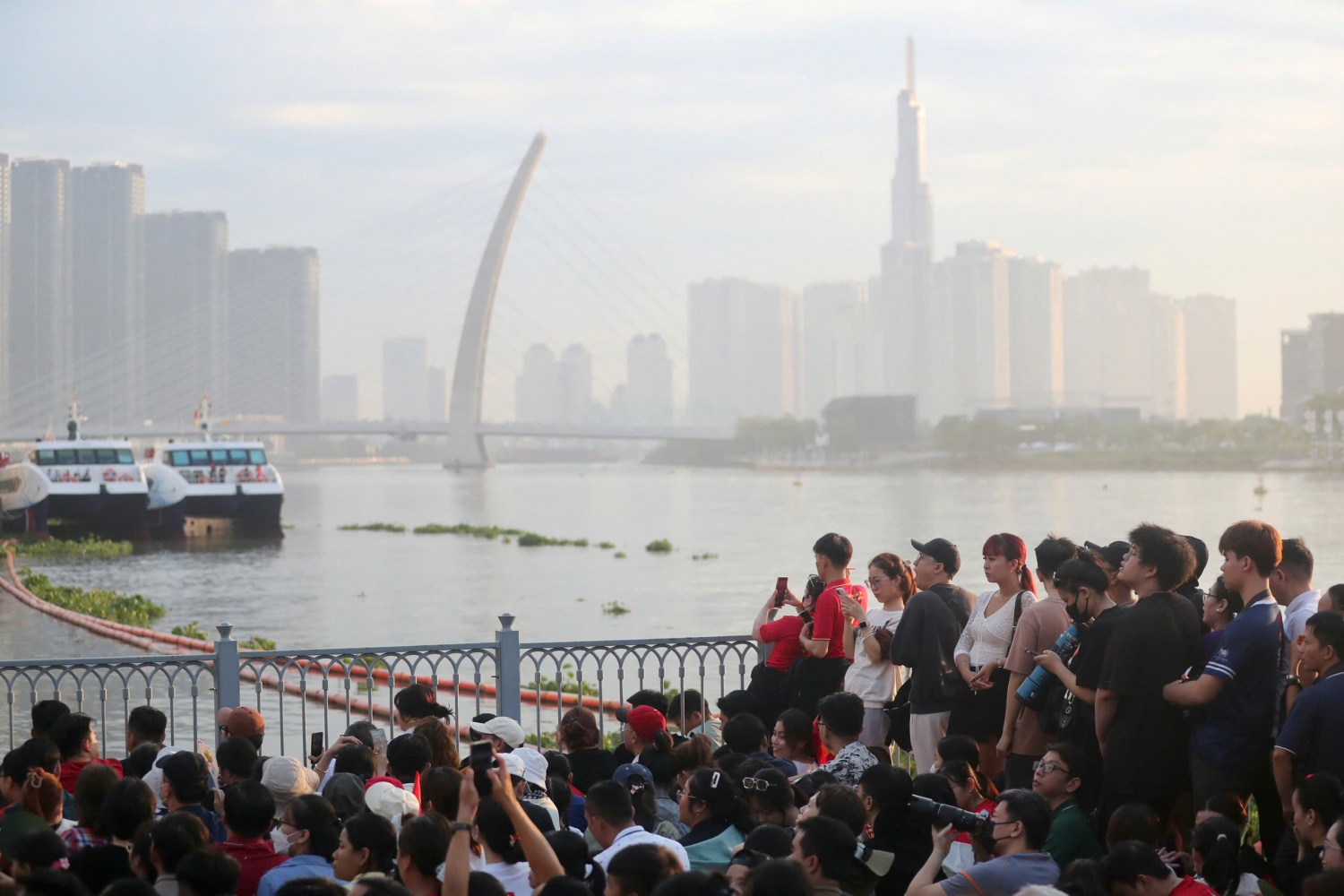 Gần 2 triệu lượt khách đến TP HCM dịp lễ 30/4 - 1/5