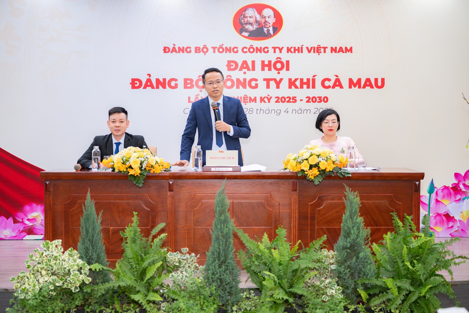 Đoàn chủ tịch điều hành Đại hội