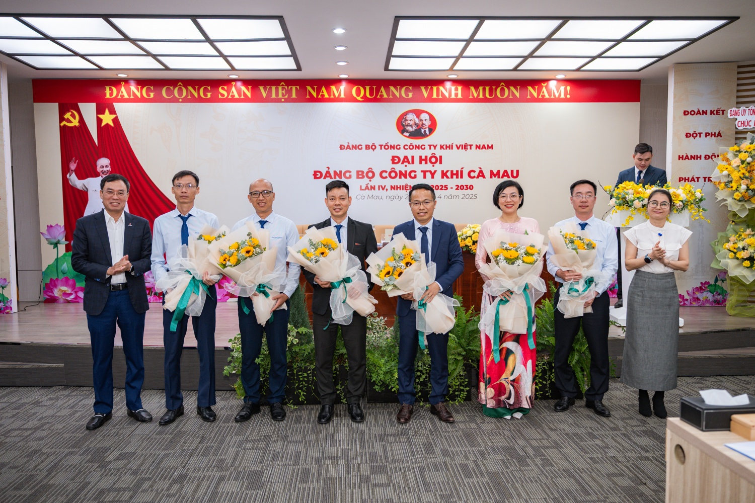Ban Chấp hành Đảng bộ PV GAS CA MAU ra mắt Đại hội