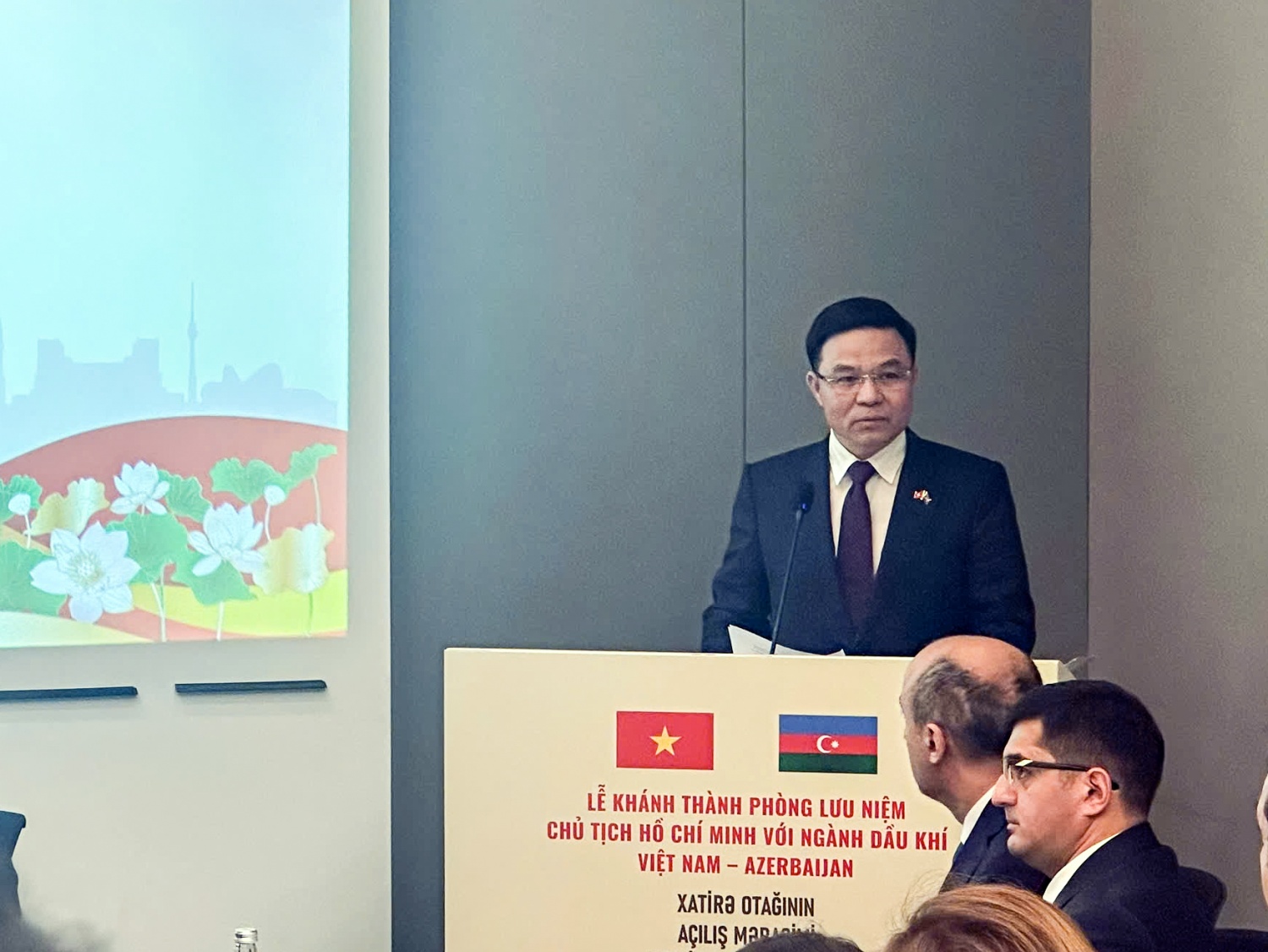 Biểu tượng hữu nghị Việt Nam - Azerbaijan