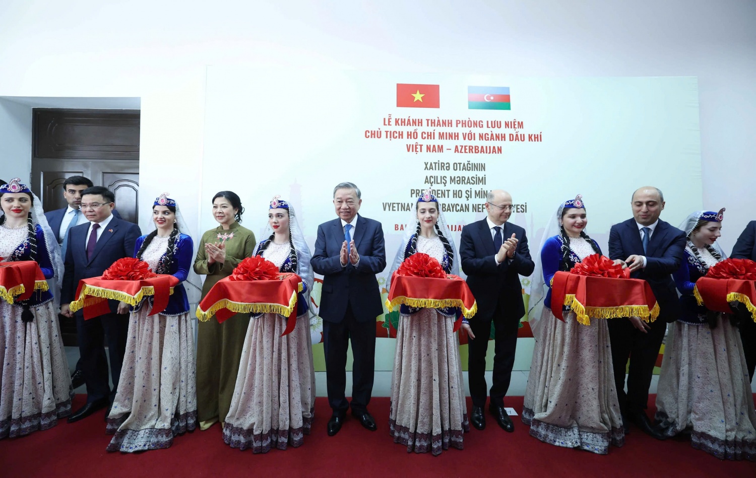 Biểu tượng hữu nghị Việt Nam - Azerbaijan