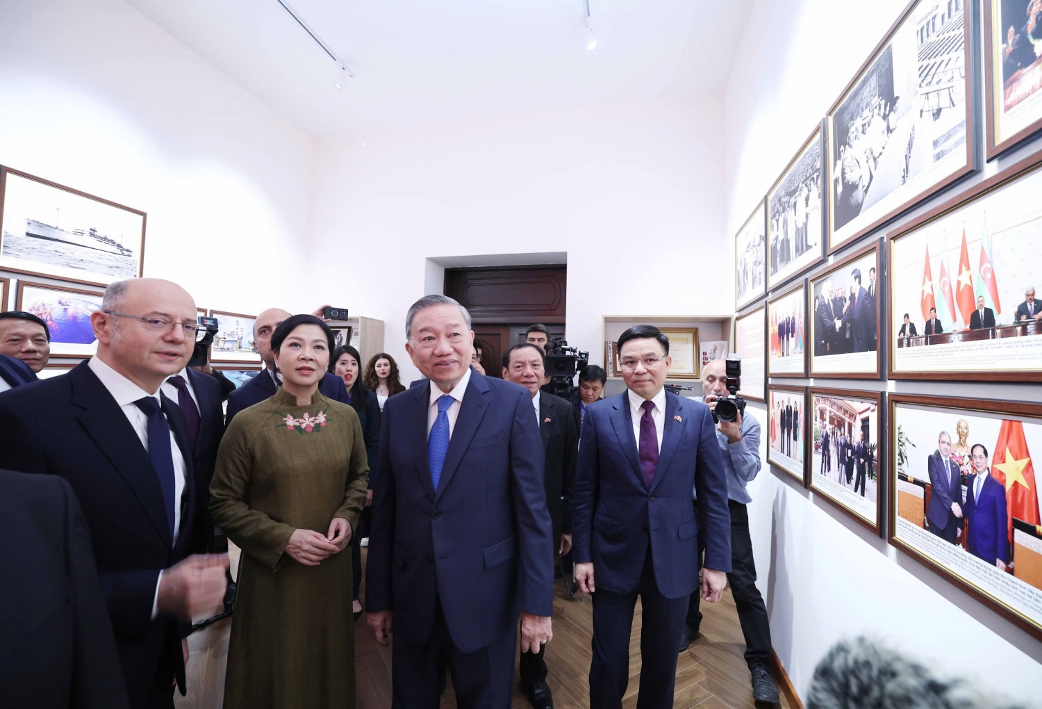 Biểu tượng hữu nghị Việt Nam - Azerbaijan