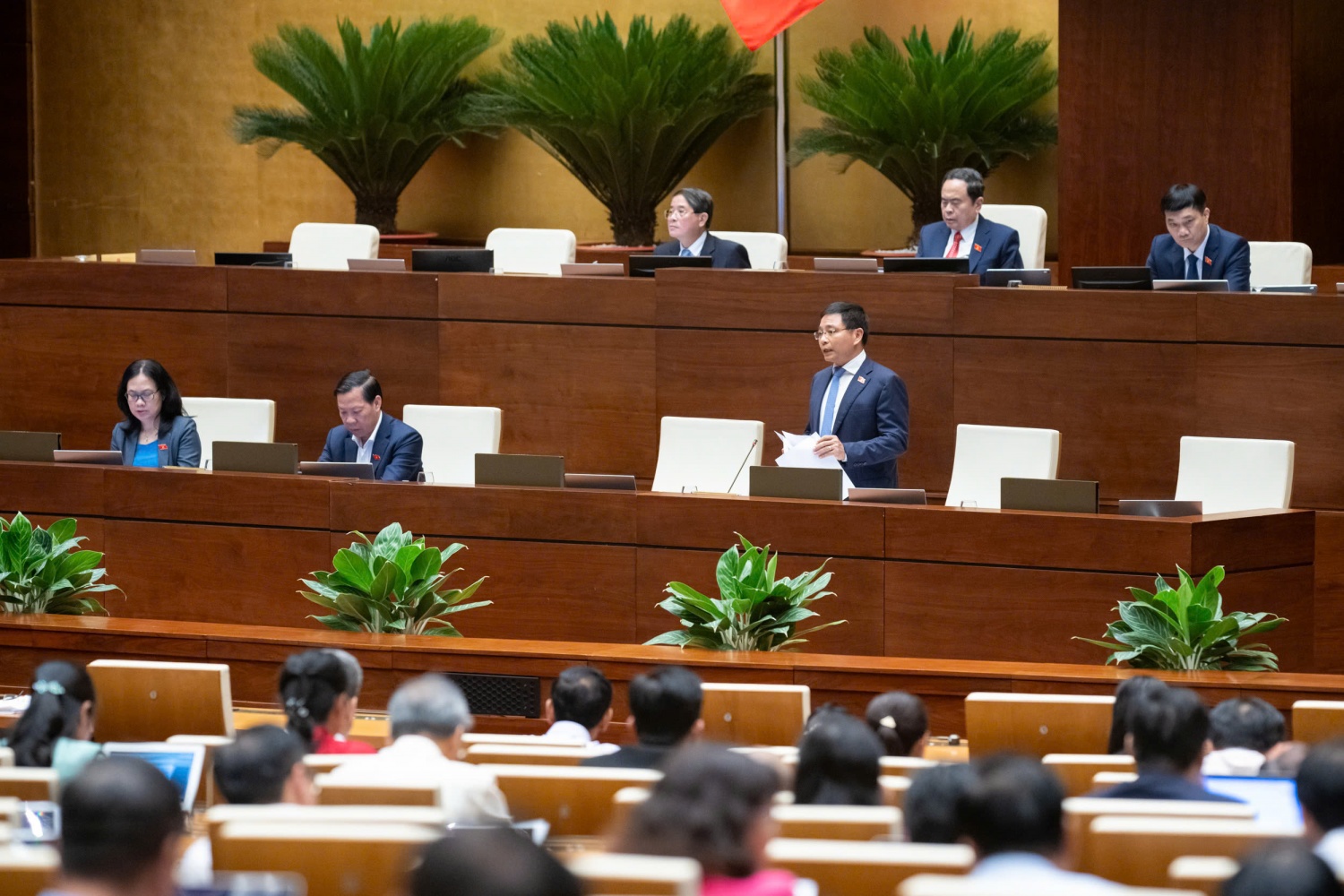Đại biểu Quốc hội đề nghị không áp thuế tiêu thụ đặc biệt với xăng